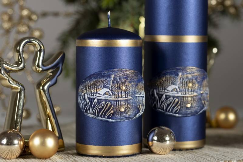 bougie-noel-artisanale-7x20cm-motif-lac-bleu-cleomance