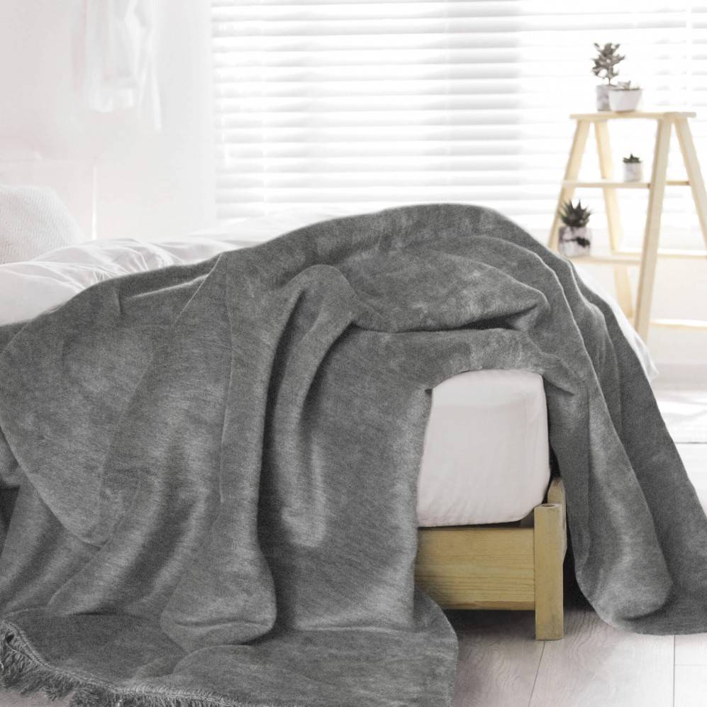 plaid-150x200cm-gris-coton-naturel-confort-qualité-cleomance