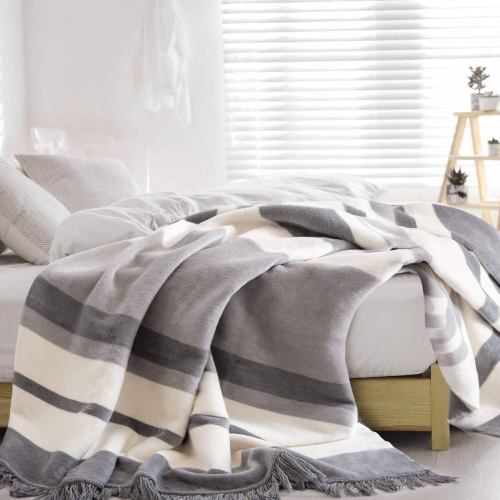 plaid-150x200cm-gris-creme-raye-coton-naturel-cleomance